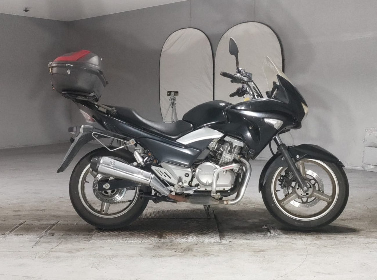 Мотоцикл Suzuki GSR250S с пробегом 40071 km