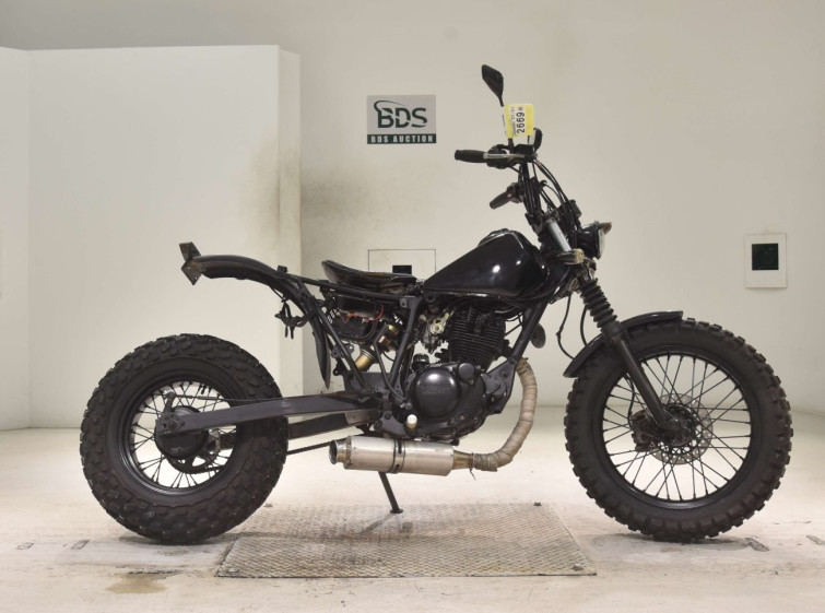 Мотоцикл Yamaha TW200E з пробігом 4569 km