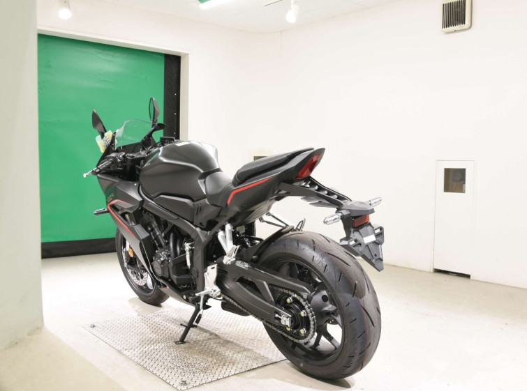 Мотоцикл Honda CB650R-2E CLUTCH з пробігом 165 km