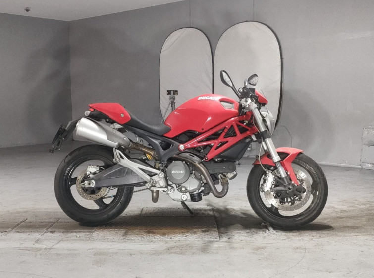 Мотоцикл Ducati MONSTER 696 PLUS