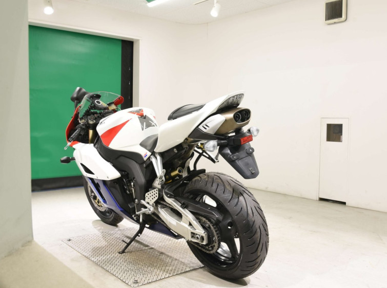Мотоцикл Honda CBR1000RR с пробегом 31921 km