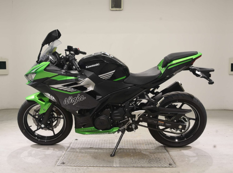 Мотоцикл Kawasaki NINJA400 з пробігом 728 km