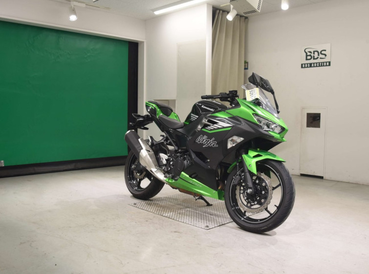 Мотоцикл Kawasaki NINJA400 з пробігом 728 km
