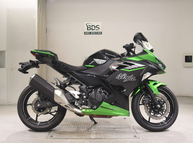 Мотоцикл Kawasaki NINJA400 з пробігом 728 km
