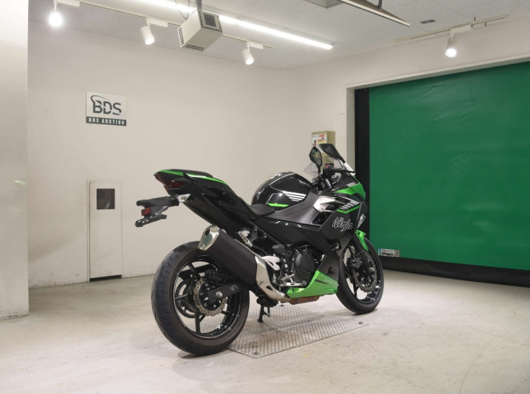 Мотоцикл Kawasaki NINJA400 з пробігом 728 km