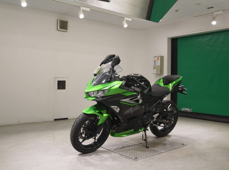 Мотоцикл Kawasaki NINJA400 з пробігом 728 km