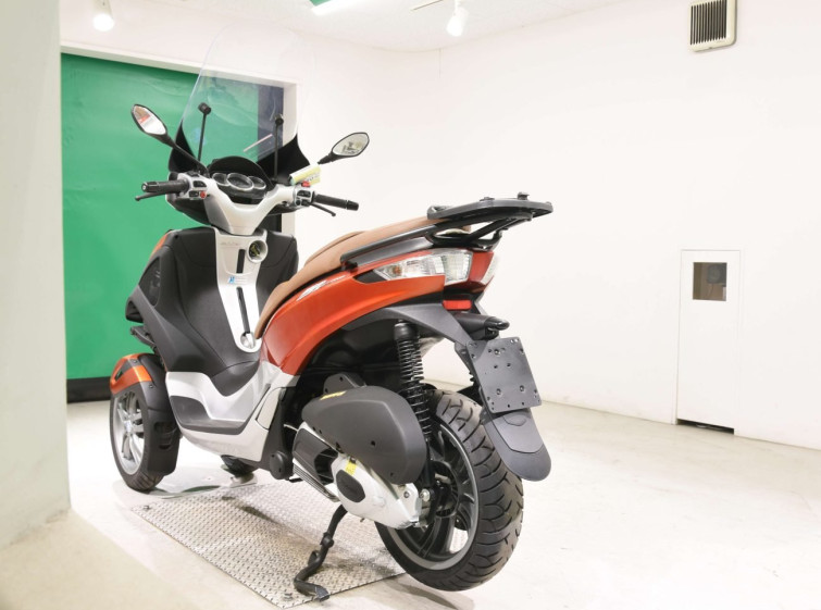 Мотоцикл Piaggio MP3 300 з пробігом 693 km