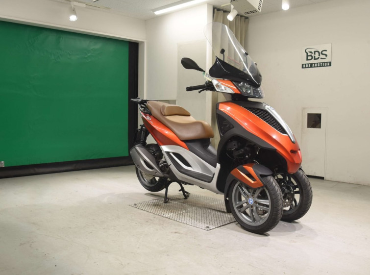 Мотоцикл Piaggio MP3 300 з пробігом 693 km