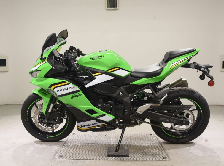 Мотоцикл Kawasaki ZX-4RR з пробігом 2958 km