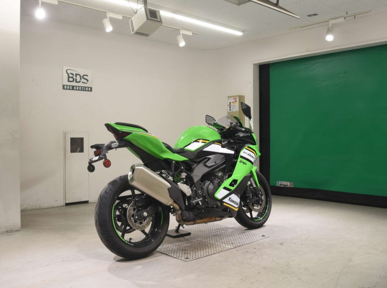 Мотоцикл Kawasaki ZX-4RR з пробігом 2958 km