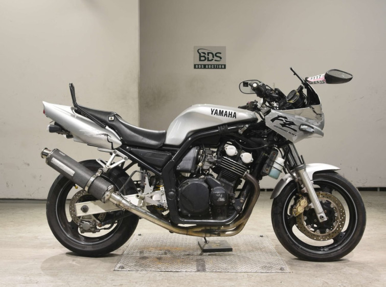 Мотоцикл Yamaha FZ400 з пробігом 73158 km