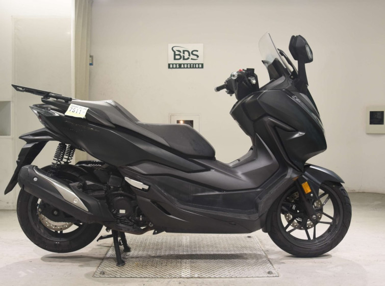 Мотоцикл Honda FORZA з пробігом 15960 km