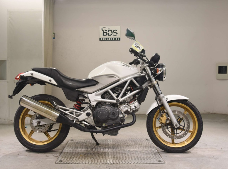 Мотоцикл Honda VTR250 з пробігом 61161 km