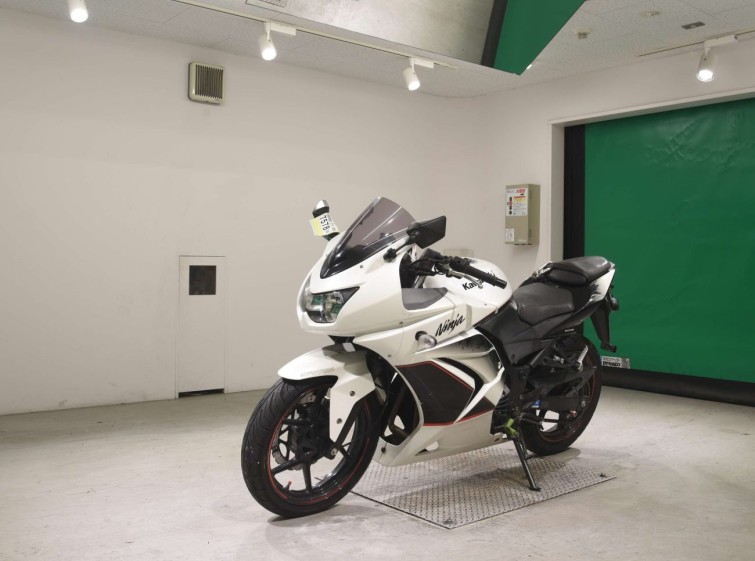 Мотоцикл Kawasaki NINJA250R з пробігом 15877 km