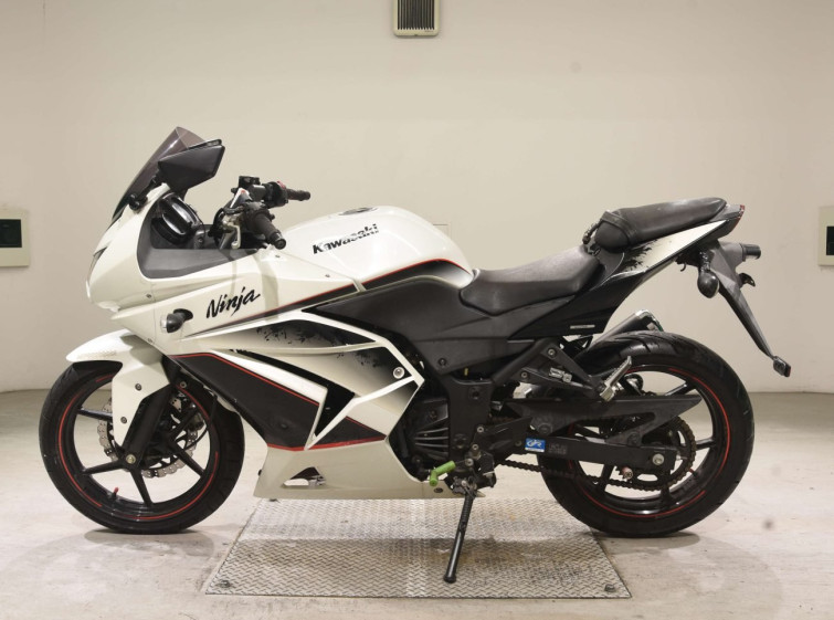 Мотоцикл Kawasaki NINJA250R з пробігом 15877 km