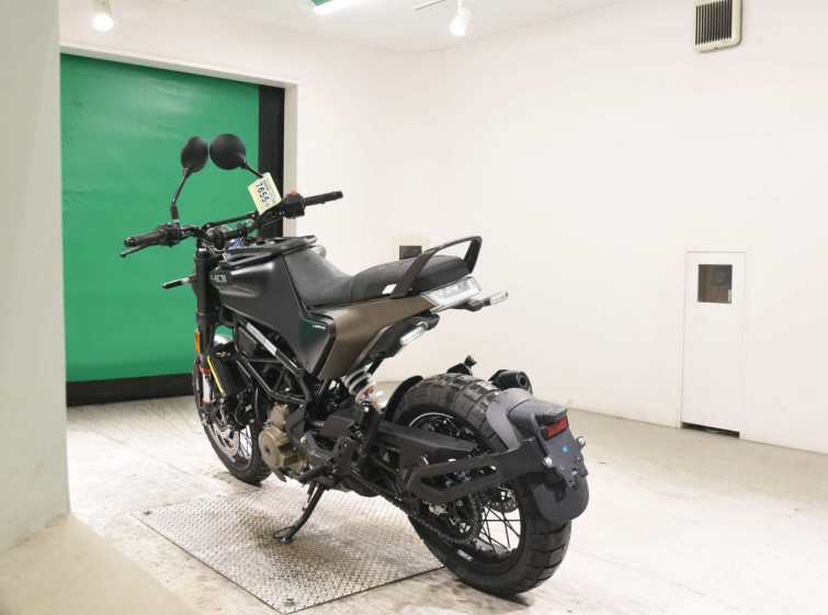 Мотоцикл Husqvarna SVARTPILEN 401