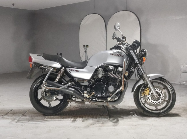 Мотоцикл Honda CB750 CUSTOM с пробегом 30826 km