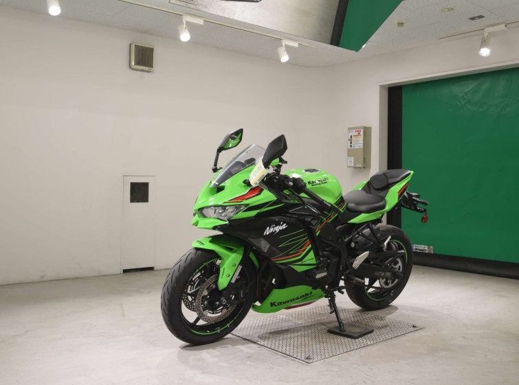 Мотоцикл Kawasaki ZX-4RR з пробігом 4720 km