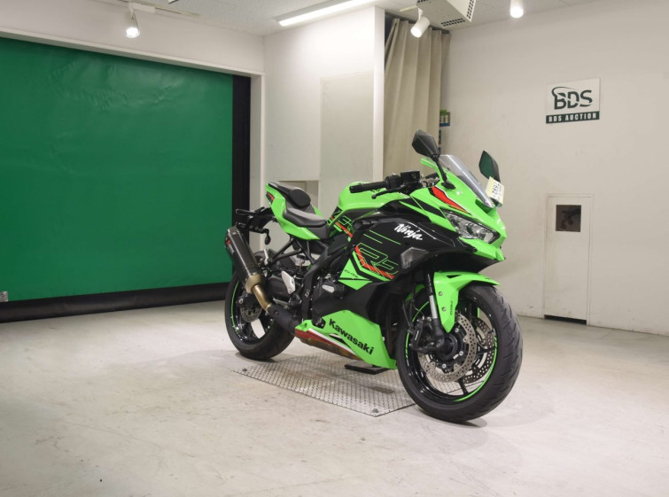 Мотоцикл Kawasaki ZX-4RR з пробігом 4720 km