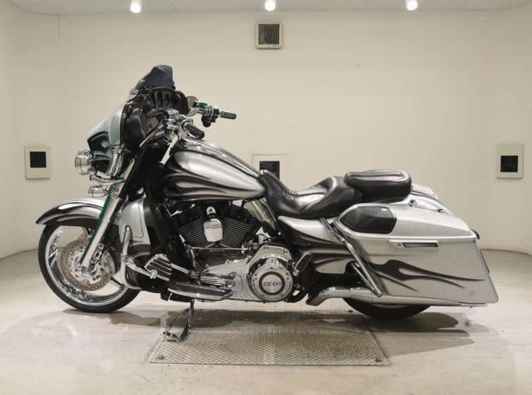 Мотоцикл HD STREET GLIDE FLHXSE1800 с пробегом 64033 km