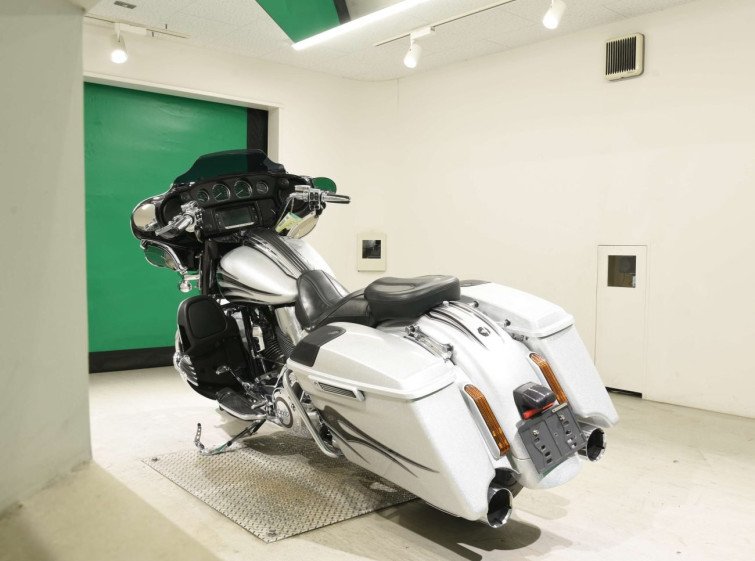 Мотоцикл HD STREET GLIDE FLHXSE1800 с пробегом 64033 km