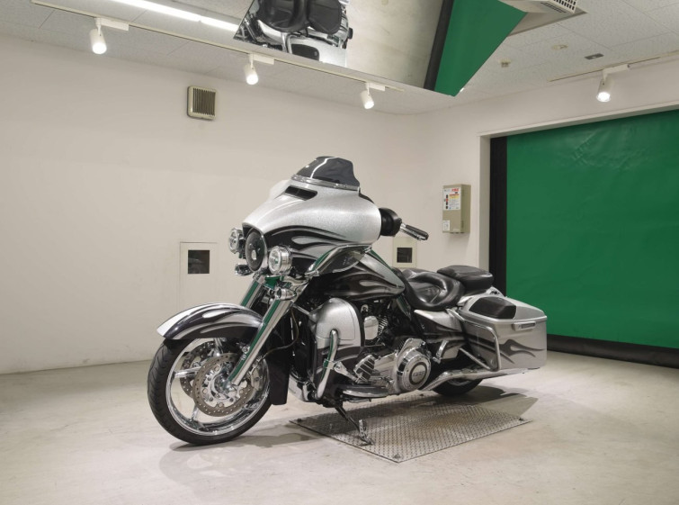 Мотоцикл HD STREET GLIDE FLHXSE1800 с пробегом 64033 km