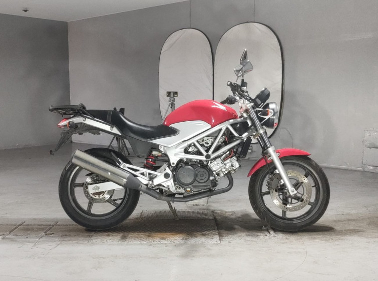 Мотоцикл Honda VTR250 с пробегом 9927 km