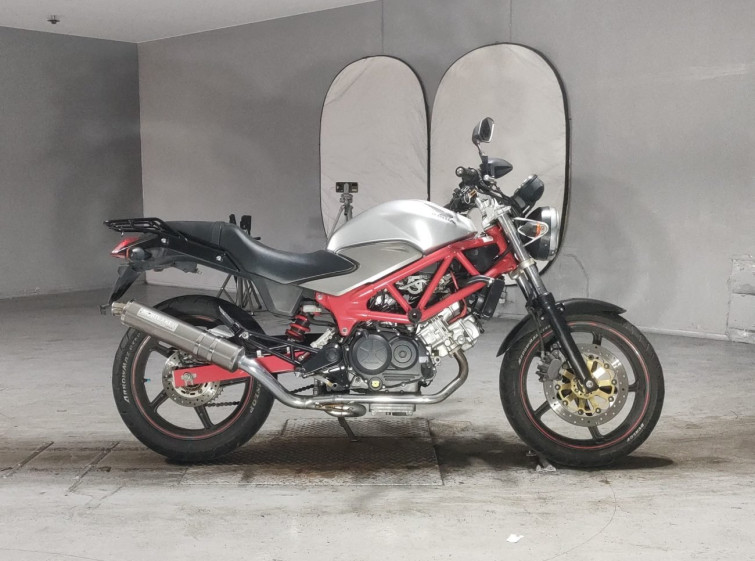 Мотоцикл Honda VTR250 с пробегом 46181 km