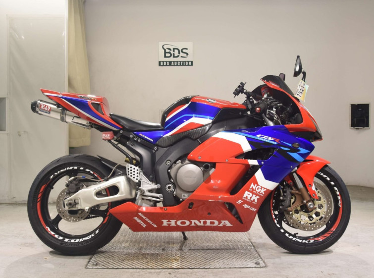 Мотоцикл Kawasaki CBR1000RR с пробегом 12301 km