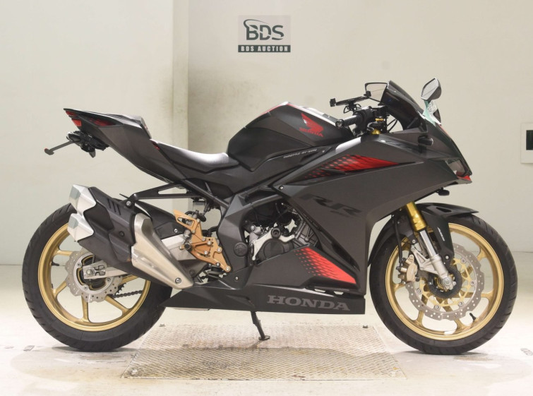 Мотоцикл Honda CBR250RR с пробегом 15680 km