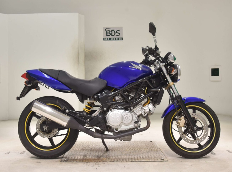 Мотоцикл Honda VTR250 з пробігом 13899 km
