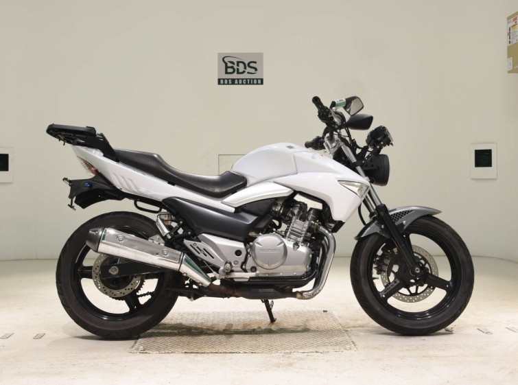 Мотоцикл Suzuki GSR250 с пробегом 8463 km