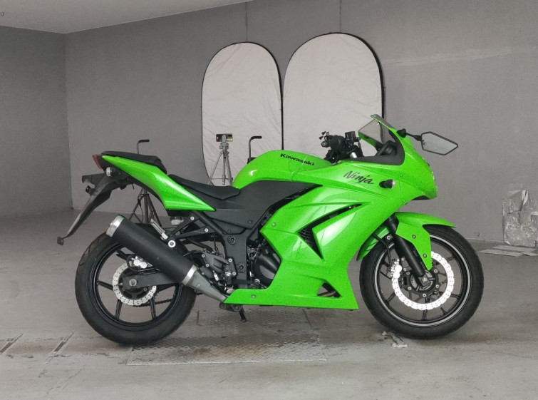 Мотоцикл Kawasaki NINJA250R с пробегом 8561 km