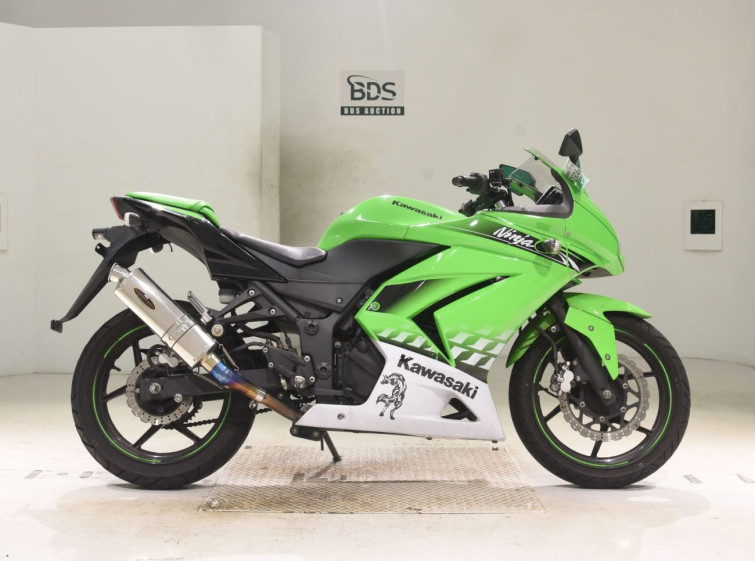 Мотоцикл Kawasaki NINJA250R з пробігом 10427 km