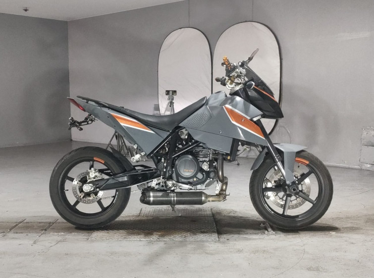 Мотоцикл KTM 690 DUKE с пробегом 17030 km