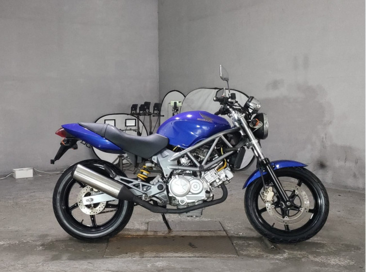 Мотоцикл Honda VTR250 з пробігом 8988 km