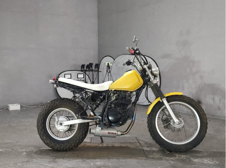 Мотоцикл Yamaha TW225 з пробігом 4419 km