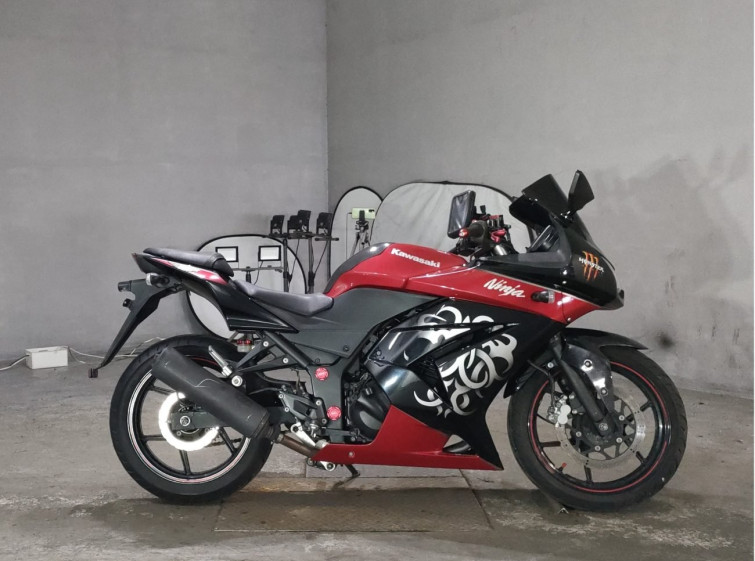 Мотоцикл Kawasaki NINJA250R з пробігом 11468 km