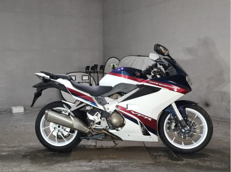 Мотоцикл Honda VFR800F с пробегом 7403 km