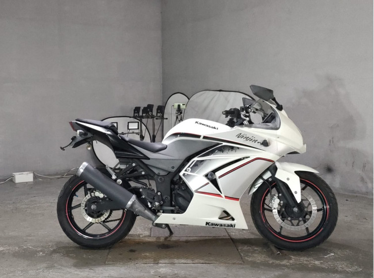 Мотоцикл Kawasaki NINJA250R з пробігом 11312 km