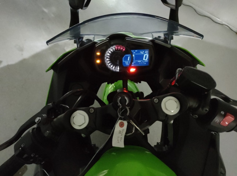 Мотоцикл Kawasaki NINJA400 с пробегом 4210 km