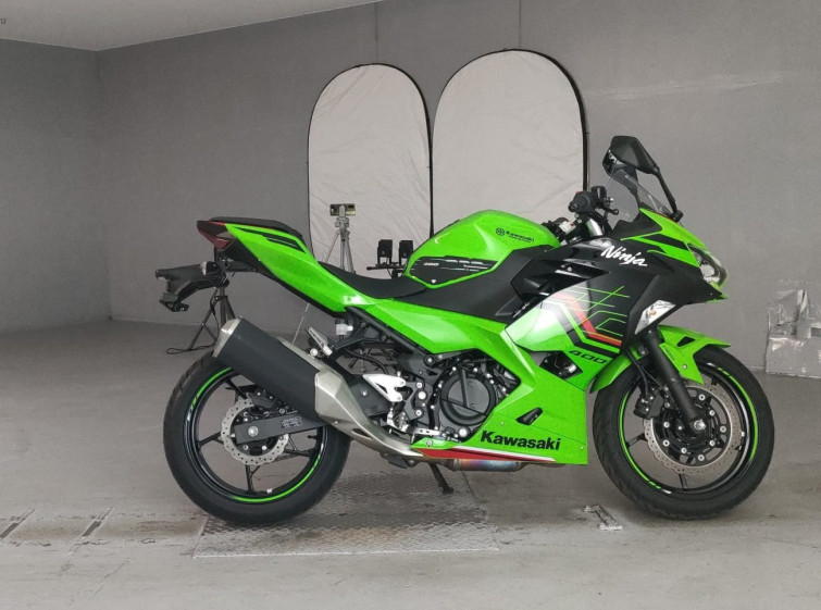 Мотоцикл Kawasaki NINJA400 с пробегом 4210 km