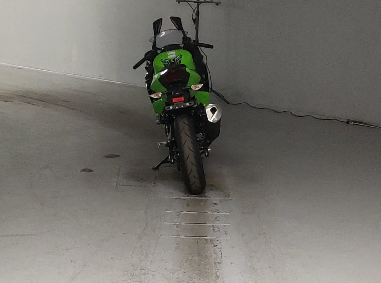 Мотоцикл Kawasaki NINJA400 с пробегом 4210 km