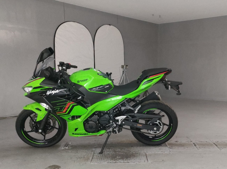 Мотоцикл Kawasaki NINJA400 с пробегом 4210 km