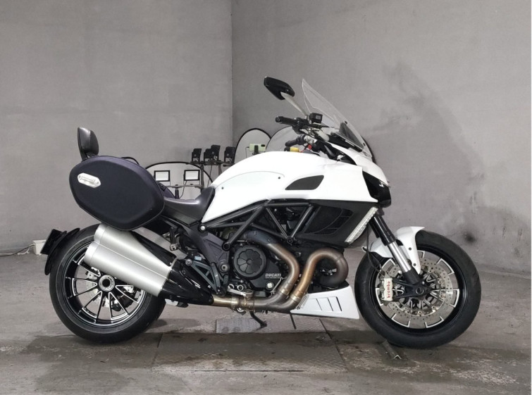 Мотоцикл Triumph T100 BONNEVILLE з пробігом 10056 km