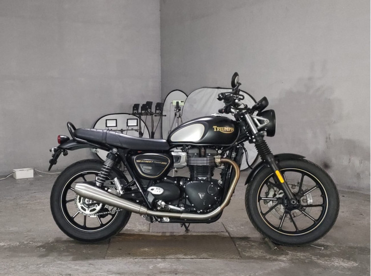 Мотоцикл Triumph STREET TWIN 900 з пробігом 34136 km