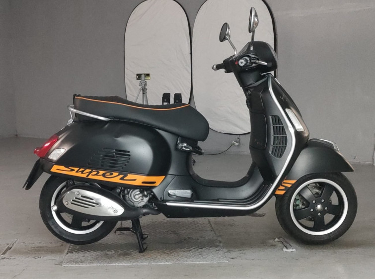 Мотоцикл Vespa GTS300IE с пробегом 2739 km
