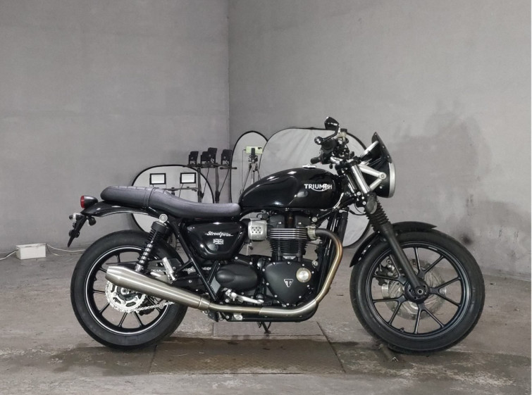 Мотоцикл Triumph STREET TWIN з пробігом 17553 km