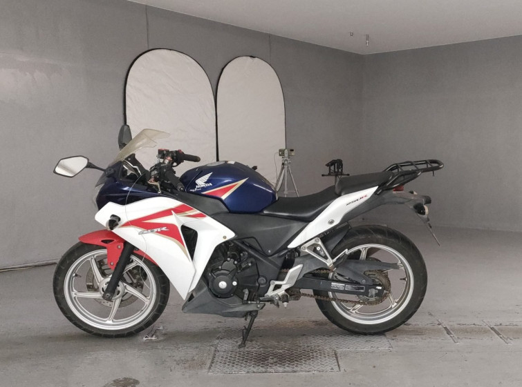 Мотоцикл Honda CBR250R з пробігом 27918 km