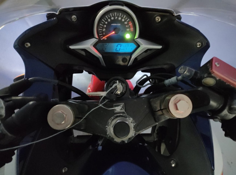 Мотоцикл Honda CBR250R з пробігом 27918 km